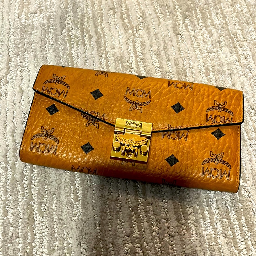 Like NEW MCM wallet. Near perfect condition! Pet free smoke free home!